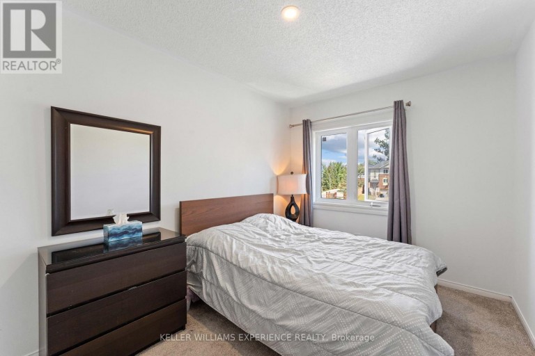 250 FERNDALE DRIVE S, Barrie (Ardagh), Ontario, L4N8J9