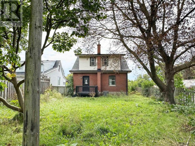 386 PINE AVENUE, Oshawa (Vanier), Ontario, L1J2H8