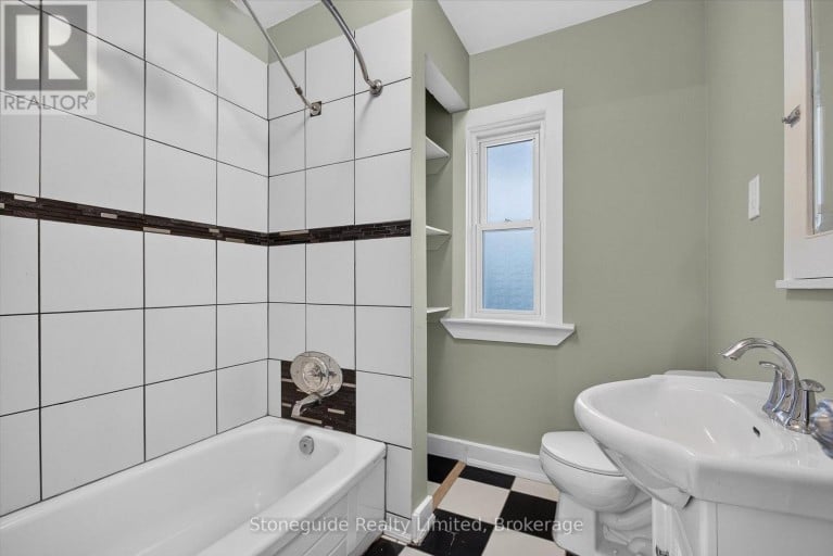 540 CHARLOTTE STREET, Peterborough (Town Ward 3), Ontario, K9J2W5