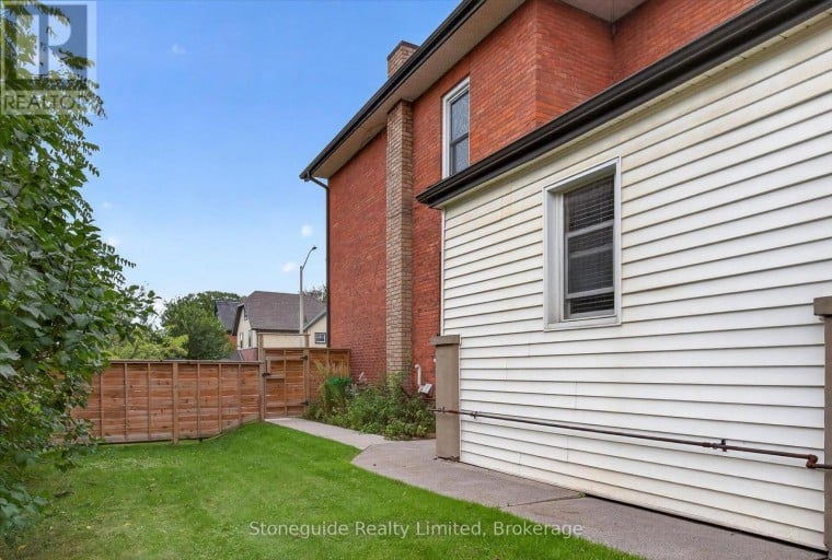 540 CHARLOTTE STREET, Peterborough (Town Ward 3), Ontario, K9J2W5