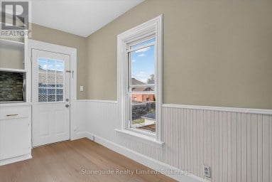 540 CHARLOTTE STREET Peterborough (Town Ward 3) Ontario photo 6