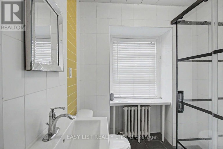 77 AVONDALE AVENUE, Toronto (Willowdale East), Ontario, M2N2V1