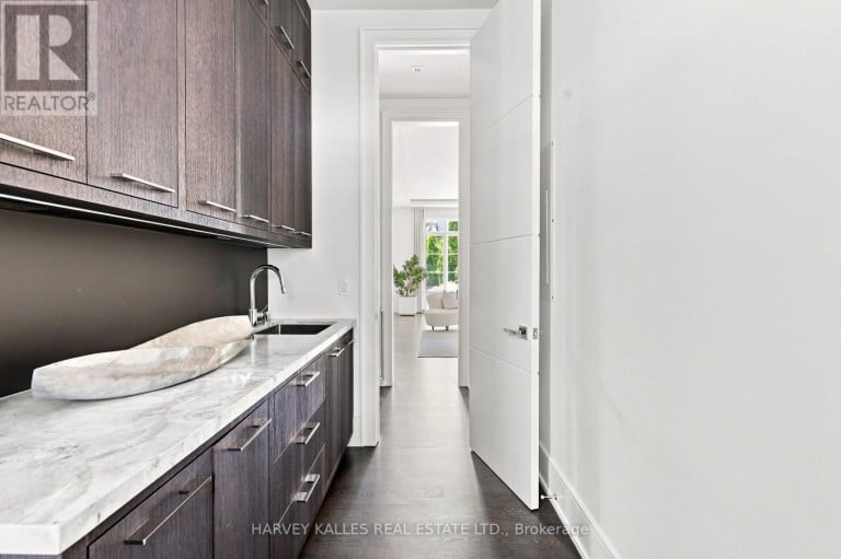 126 SANDRINGHAM DRIVE, Toronto (Lansing-Westgate), Ontario, M3H1E3