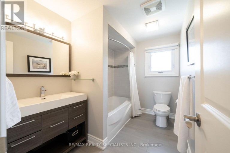 4021 SASHA COURT, Mississauga (Rathwood), Ontario, L4W3K9