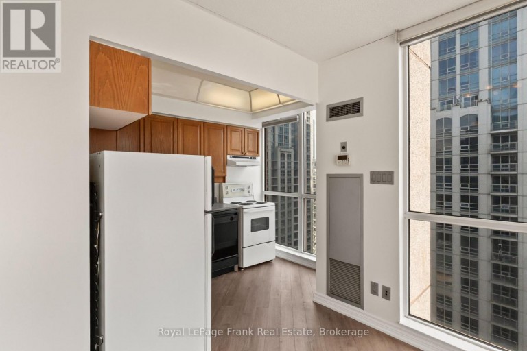 2910 - 736 BAY STREET, Toronto (Bay Street Corridor), Ontario, M5G2M4