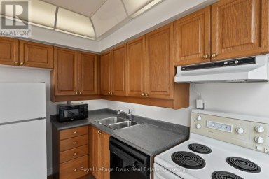2910 - 736 BAY STREET Toronto (Bay Street Corridor) Ontario photo 17