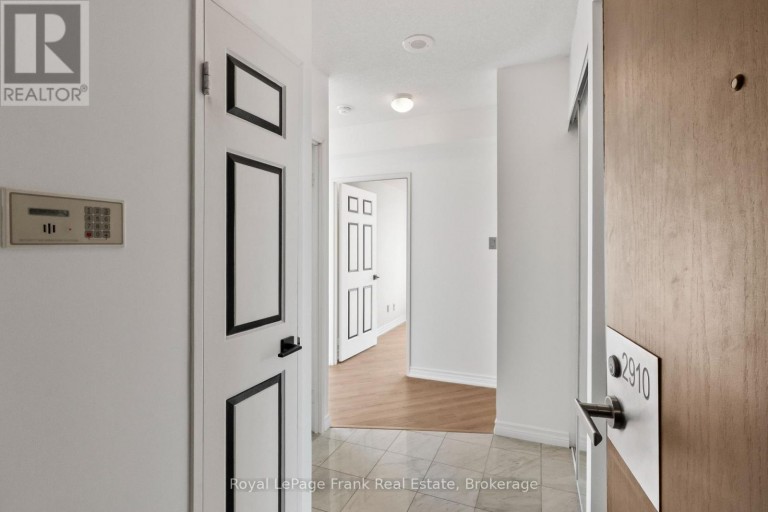 2910 - 736 BAY STREET, Toronto (Bay Street Corridor), Ontario, M5G2M4