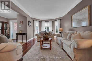 35 LIVING COURT Clarington (Courtice) Ontario photo 6