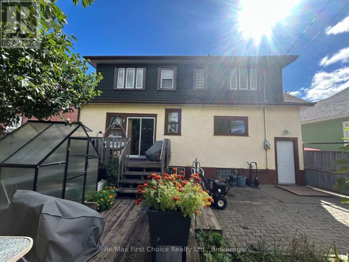 245 FRANCIS STREET W, Thunder Bay (Westfort), Ontario, P7E4C1