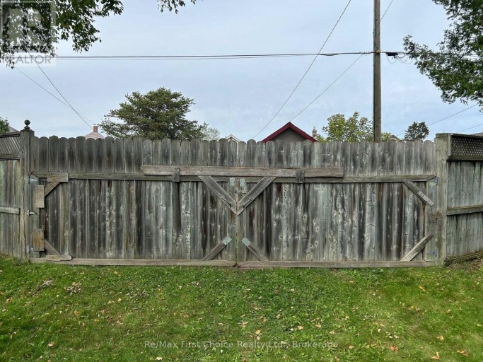 245 FRANCIS STREET W, Thunder Bay (Westfort), Ontario, P7E4C1