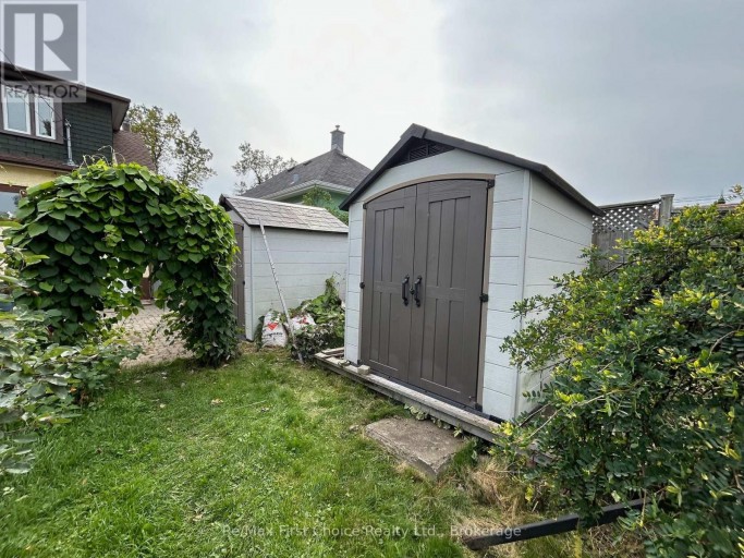 245 FRANCIS STREET W, Thunder Bay (Westfort), Ontario, P7E4C1