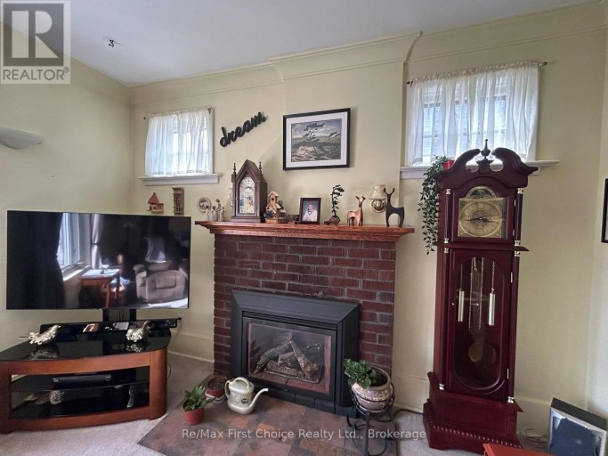 245 FRANCIS STREET W, Thunder Bay (Westfort), Ontario, P7E4C1