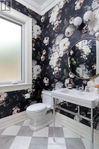 17A AVONDALE ROAD, Toronto (Rosedale-Moore Park), Ontario, M4W2R7