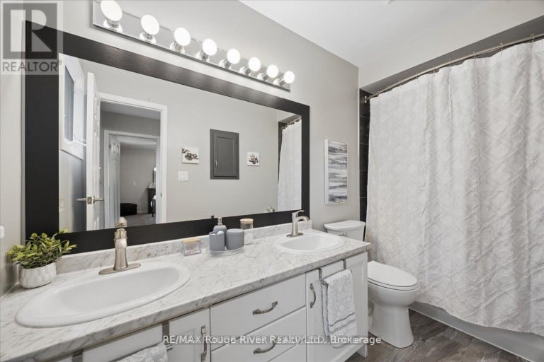 137 PRINGLE DRIVE, Whitby (Pringle Creek), Ontario, L1N6K4