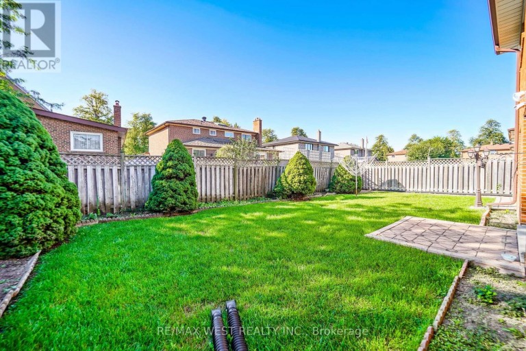 61 BICKERTON CRESCENT, Toronto (Pleasant View), Ontario, M2J3T2
