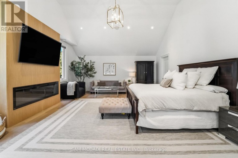 2142 OBECK CRESCENT, Mississauga (Sheridan), Ontario, L5H3L7
