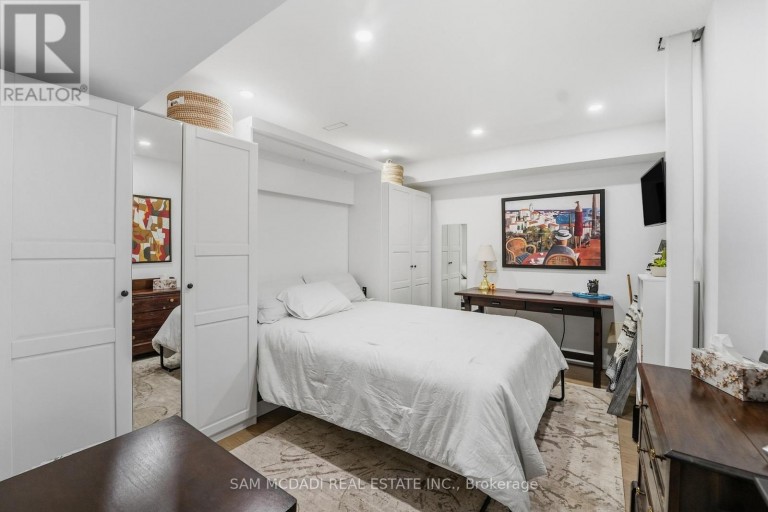2142 OBECK CRESCENT, Mississauga (Sheridan), Ontario, L5H3L7