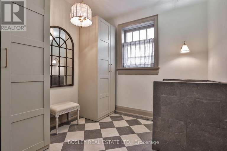 43 WHITEHALL ROAD, Toronto (Rosedale-Moore Park), Ontario, M4W2C5