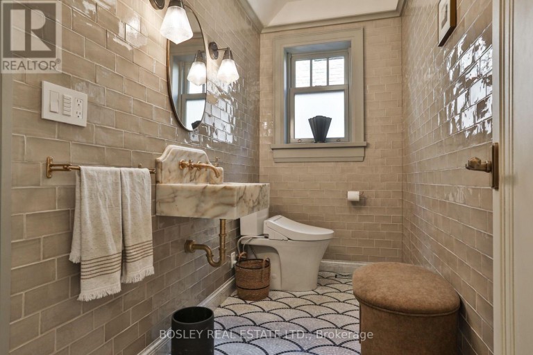 43 WHITEHALL ROAD, Toronto (Rosedale-Moore Park), Ontario, M4W2C5