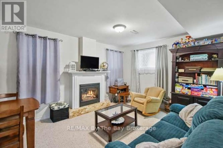 90 MEADOWLARK BOULEVARD, Wasaga Beach, Ontario, L9Z0B5