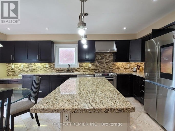 70 BILBERMAR DRIVE, Richmond Hill (Devonsleigh), Ontario, L4S1B9