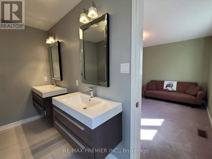 70 BILBERMAR DRIVE, Richmond Hill (Devonsleigh), Ontario, L4S1B9