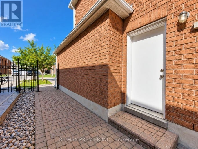 70 BILBERMAR DRIVE, Richmond Hill (Devonsleigh), Ontario, L4S1B9