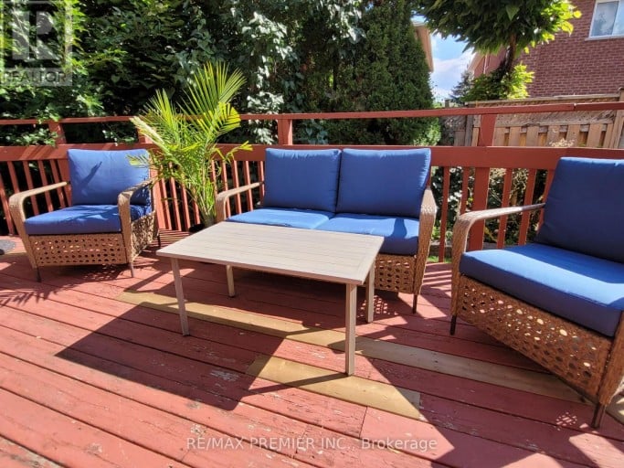 70 BILBERMAR DRIVE, Richmond Hill (Devonsleigh), Ontario, L4S1B9