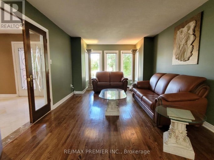 70 BILBERMAR DRIVE, Richmond Hill (Devonsleigh), Ontario, L4S1B9