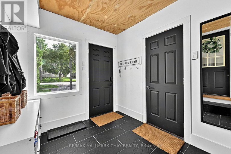 32 CAROLINE STREET, Barrie (Allandale Centre), Ontario, L4N2S3