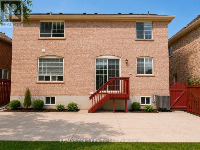 24 GANDER CRESCENT, Brampton (Vales of Castlemore), Ontario, L6P2J5