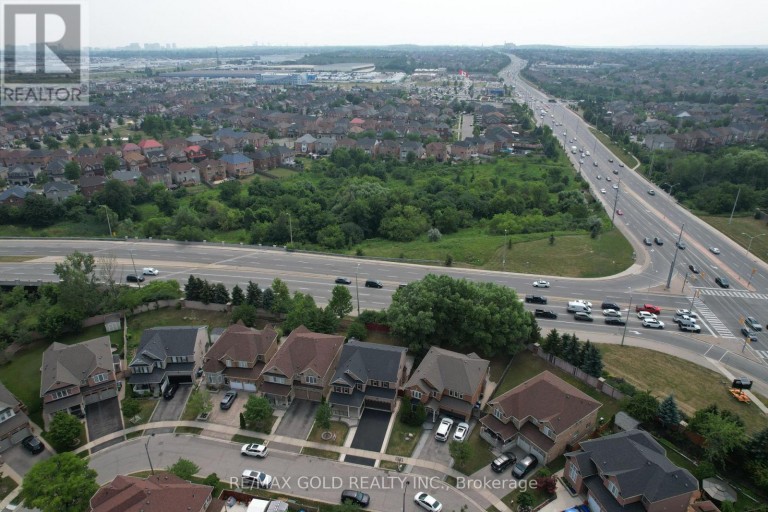24 GANDER CRESCENT, Brampton (Vales of Castlemore), Ontario, L6P2J5