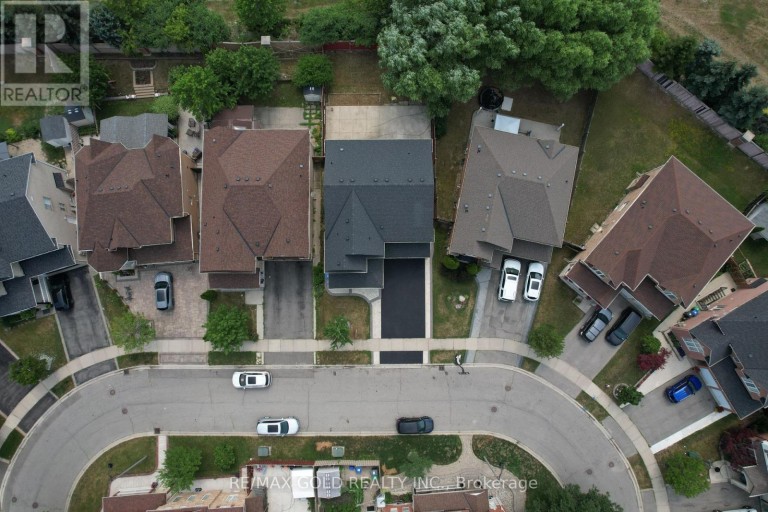 24 GANDER CRESCENT, Brampton (Vales of Castlemore), Ontario, L6P2J5
