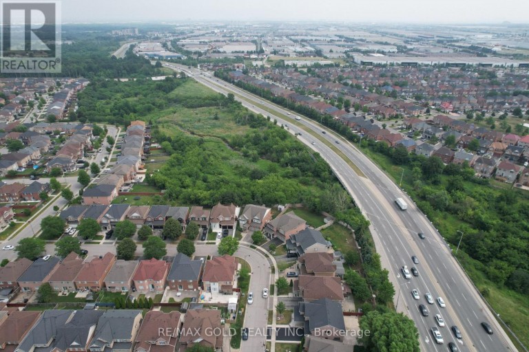 24 GANDER CRESCENT, Brampton (Vales of Castlemore), Ontario, L6P2J5