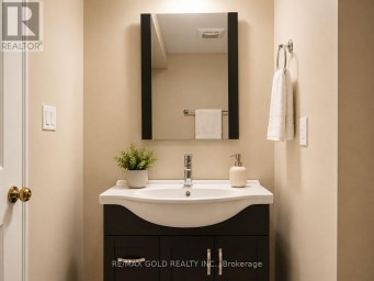 24 GANDER CRESCENT Brampton (Vales of Castlemore) Ontario photo 9