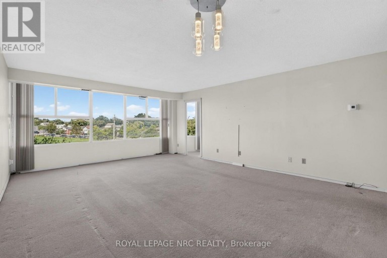 302 - 7 GALE CRESCENT, St. Catharines (E. Chester), Ontario, L2R7M8