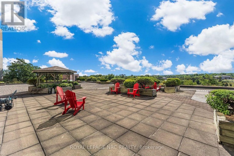 302 - 7 GALE CRESCENT, St. Catharines (E. Chester), Ontario, L2R7M8