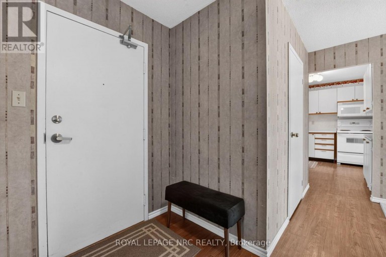 302 - 7 GALE CRESCENT, St. Catharines (E. Chester), Ontario, L2R7M8