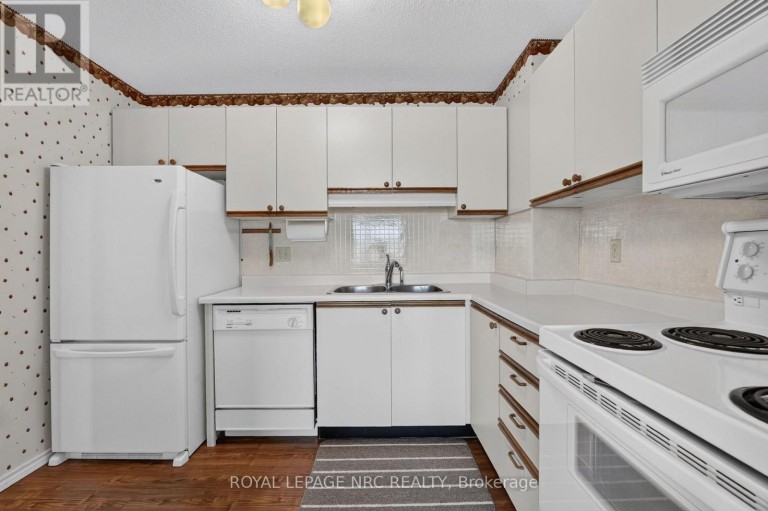 302 - 7 GALE CRESCENT, St. Catharines (E. Chester), Ontario, L2R7M8