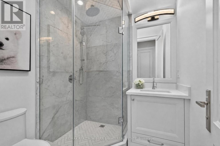 111 KINGSDALE AVENUE, Toronto (Willowdale East), Ontario, M2N3W5