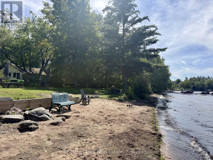 1004 CHIPPAWA AVENUE, Gravenhurst (Muskoka (S)), Ontario, P1P1R1