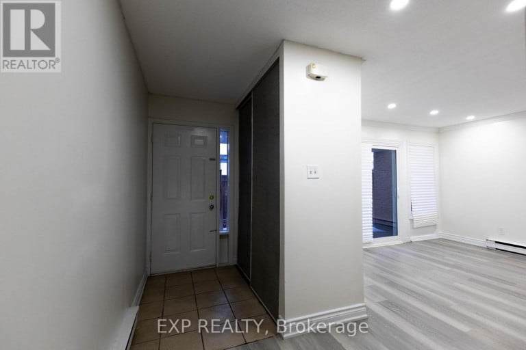 120 - 248 MILESTONE CRESCENT, Aurora (Aurora Village), Ontario, L4G3M2