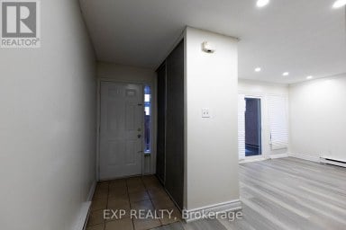 120 - 248 MILESTONE CRESCENT Aurora (Aurora Village) Ontario photo 2