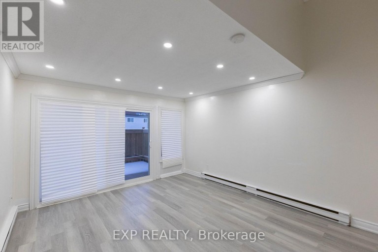 120 - 248 MILESTONE CRESCENT, Aurora (Aurora Village), Ontario, L4G3M2