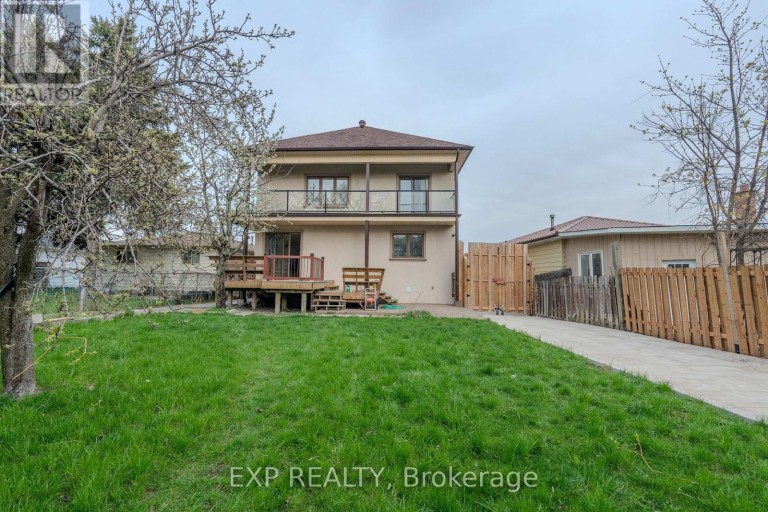 3257 MONICA DRIVE, Mississauga (Malton), Ontario, L4T3E6