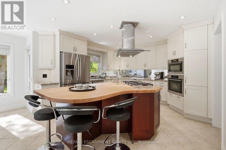 77 FLANDERS DRIVE, Hamilton (Waterdown), Ontario, L8B0G6