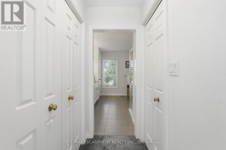 77 FLANDERS DRIVE, Hamilton (Waterdown), Ontario, L8B0G6
