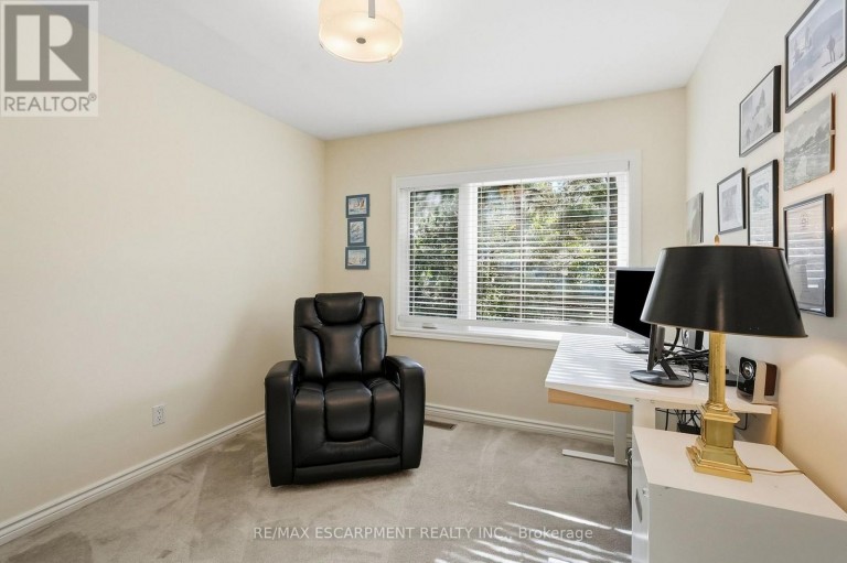77 FLANDERS DRIVE, Hamilton (Waterdown), Ontario, L8B0G6