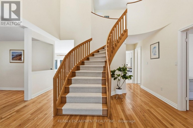 77 FLANDERS DRIVE, Hamilton (Waterdown), Ontario, L8B0G6