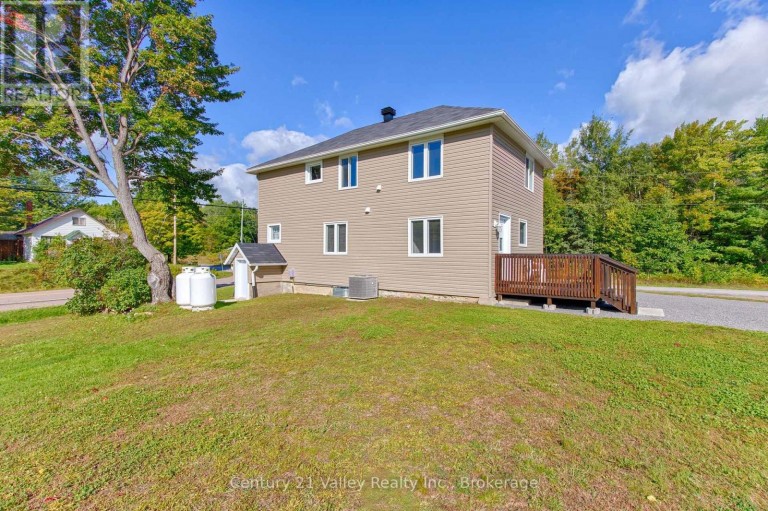 387 SELL ROAD, North Algona Wilberforce, Ontario, K8A6W4
